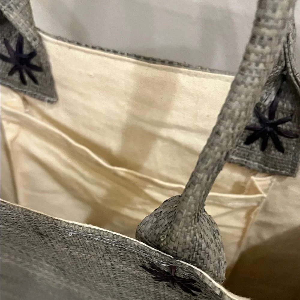 Gray & Black Straw Tote Bag - Picture 3 of 7